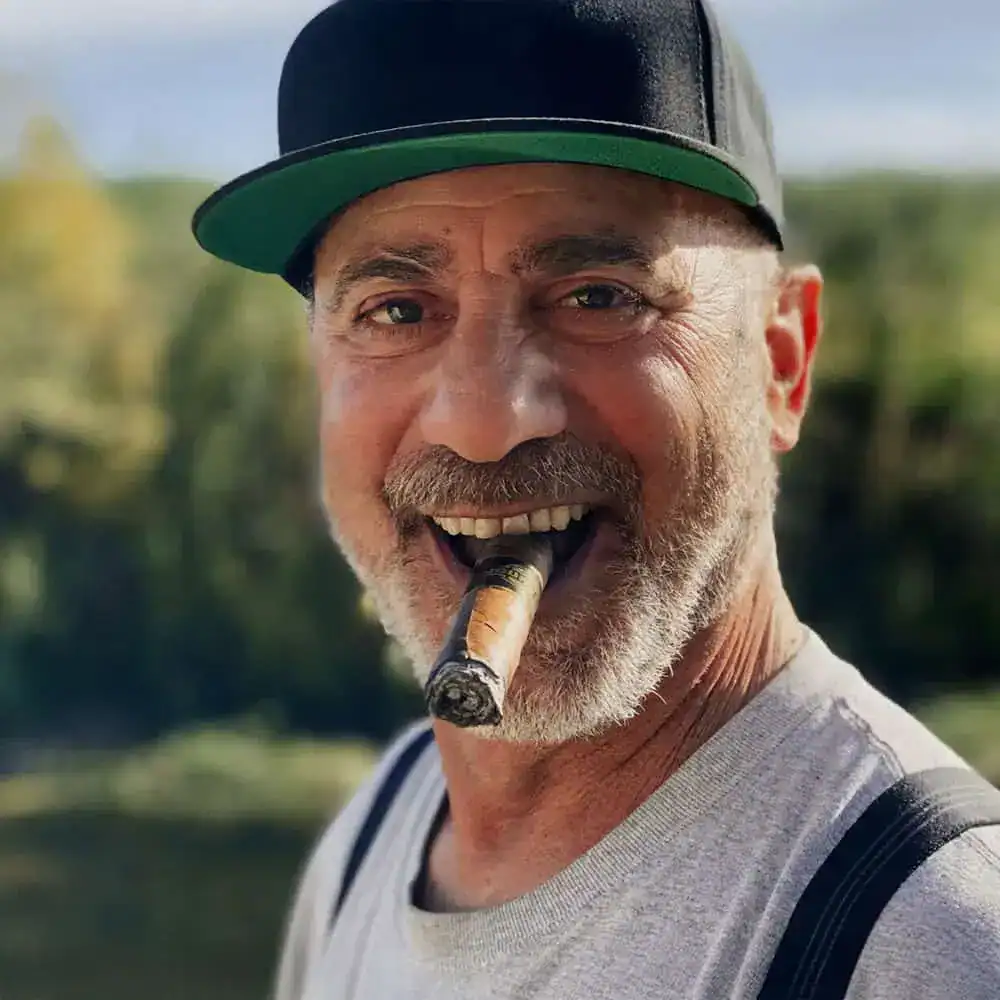 HomePageDoumitt-1000x1000-1 (2) (1)